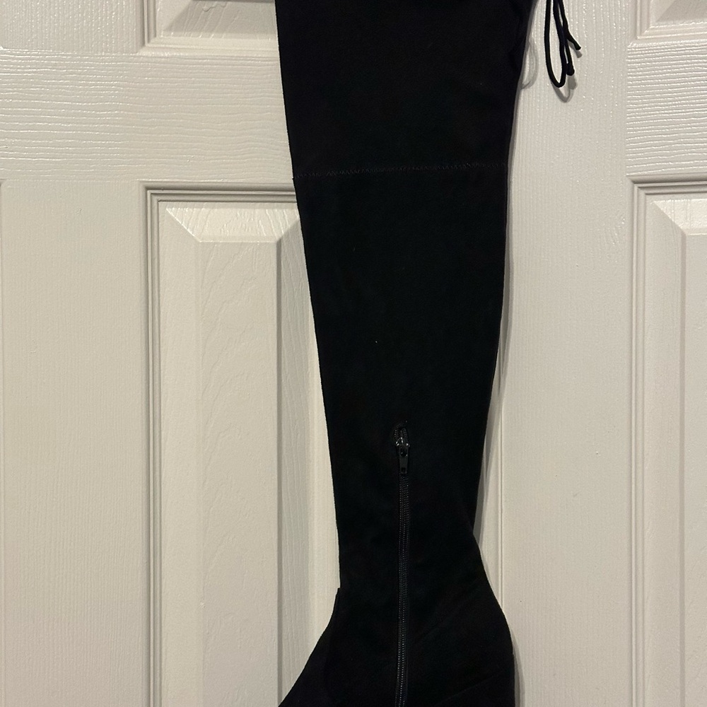 Unisa Black Suede Knee High boots size 9M - Picture 2 of 5